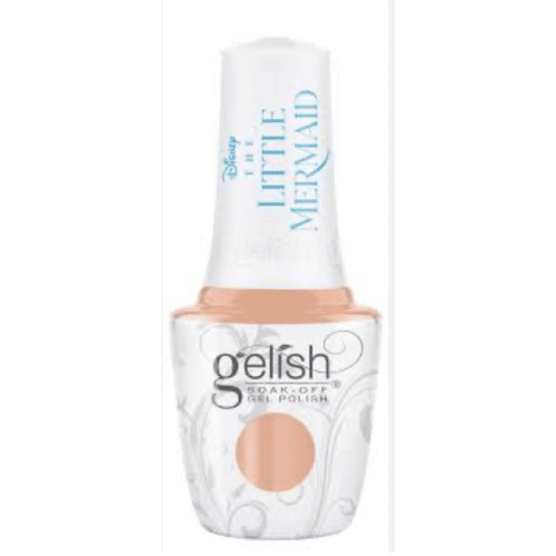 Gelish Corally Invited soak-off gel polish i en smuk koral-fersken nuance fra Disney Little Mermaid kollektionen. En varm sommerfarve der giver elegante og feminine negle med professionel holdbarhed